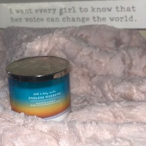 Bath & Body Works endless weekend scented candle